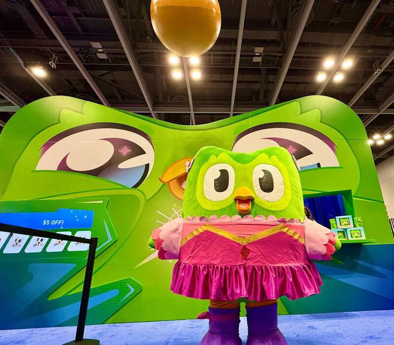 多元语言学习平台吉祥物「Duo」发文想要接班西瓜卡企鹅，网友连忙劝阻。（图撷取自@Duolingo_Japan社群平台「X」）