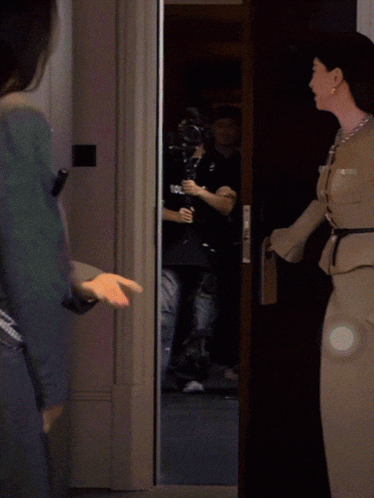 让朱珠当开门丫鬟,富家女当资源咖,急疯了多少打工人?