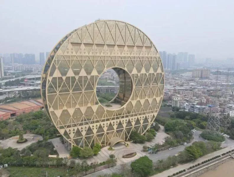 曾列“最丑建筑” 广州铜钱大厦8折拍卖 半月没人理