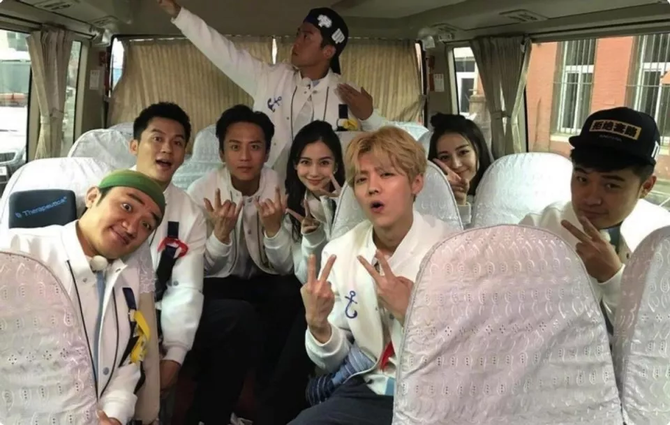 新《奔跑吧》定档,跑男家族成员齐聚一堂