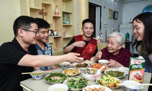 中国兴起“外包儿女”服务