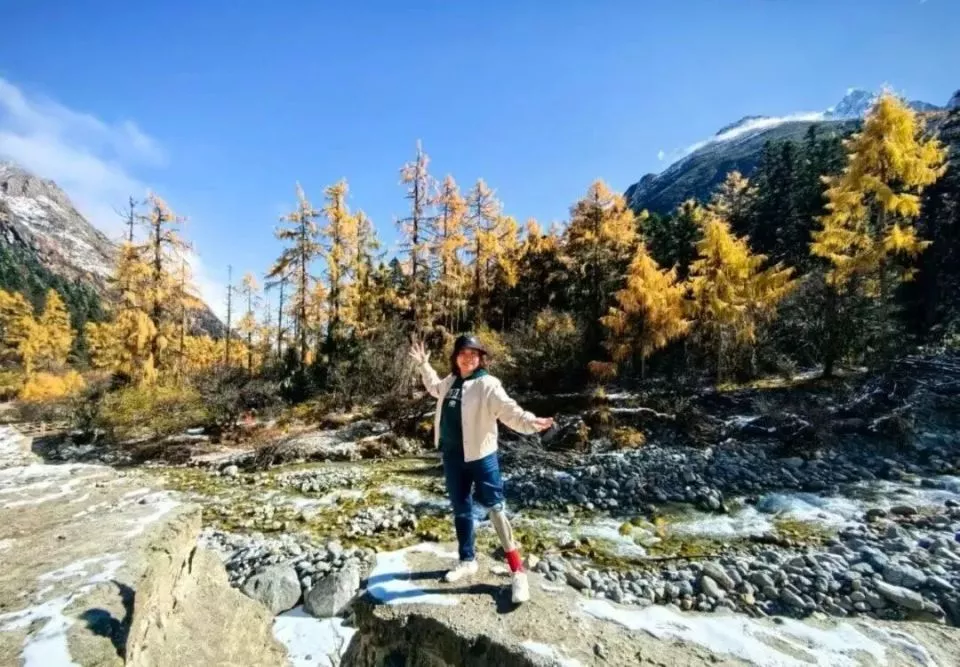 一个戴义肢的女性,“连滚带爬”的28年