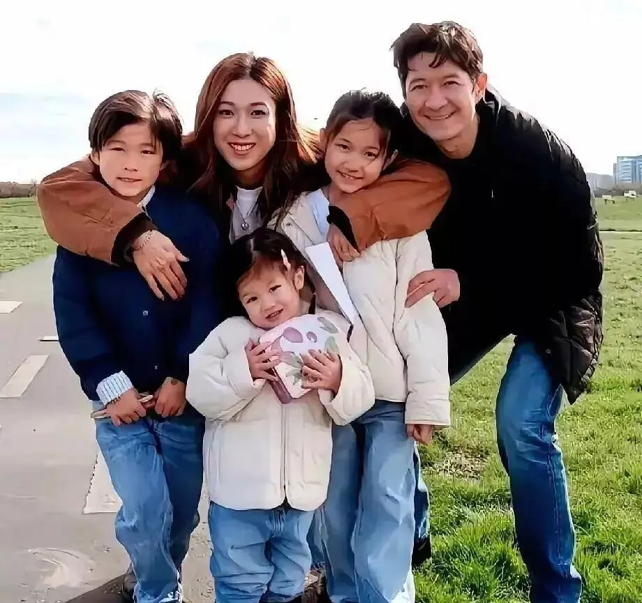 知名女星钟嘉欣起诉丈夫,争夺三个孩子抚养权