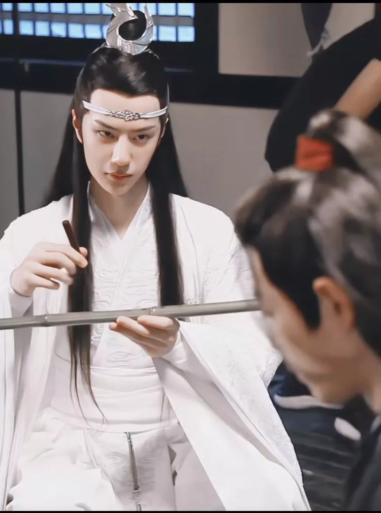 48小时内,央视4次点名,曝光王一博的真实处境