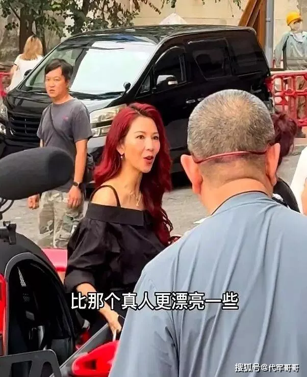 52岁蔡少芬近照曝光,脸垮不平,又瘦又老