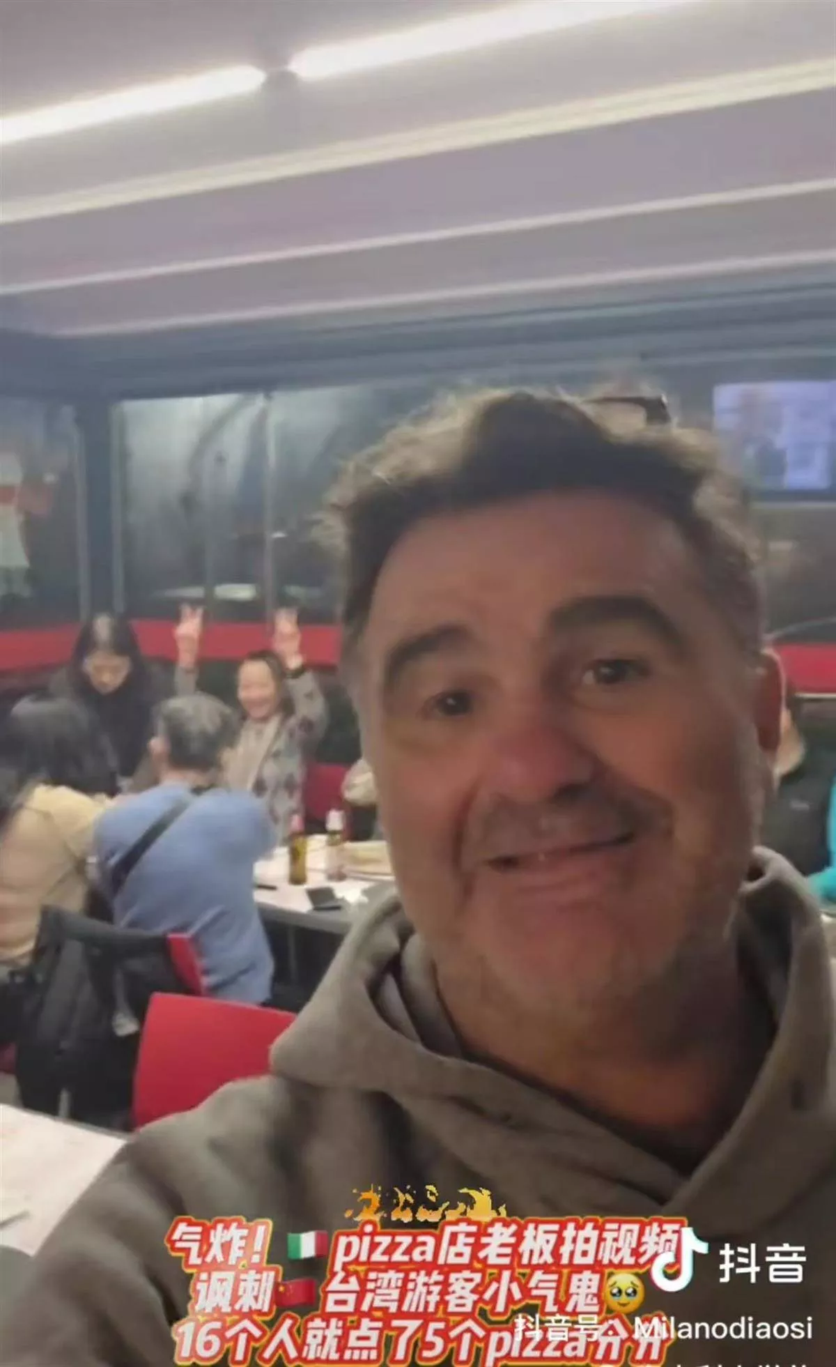 10余名台湾人在意大利餐厅点5份披萨,遭老板讽刺