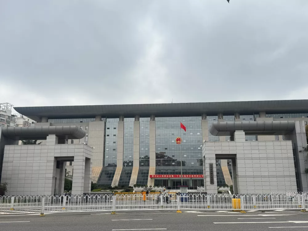 强奸大嫂出狱后刺死见义勇为者,他潜逃近20年被抓