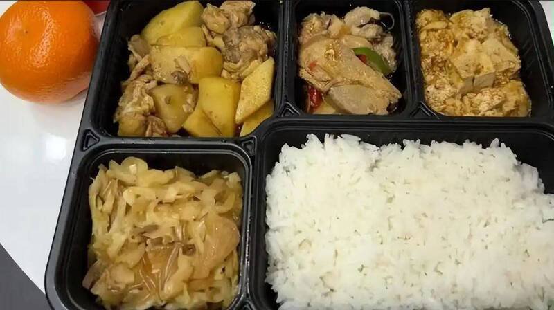 有报导指出，出事餐厅为「兄弟烤吧」，一份便当要价20欧元（约新台币725元），相当昂贵。（取自微博）