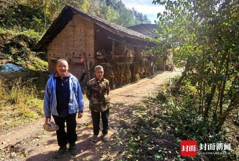 一家三口被亲戚拐卖,30年后重聚 人贩子以为“他死了”