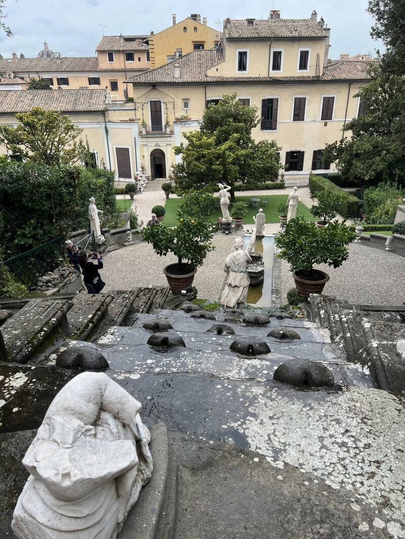 科隆纳宫另一参观重点是花园，在罗马市区有如空中绿洲，可远眺整个罗马市景。（中央社）