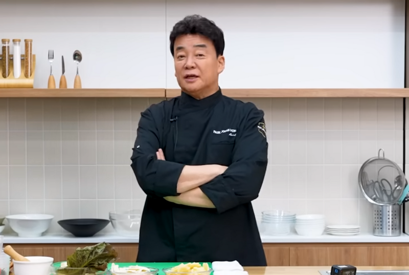 白种元旗下韩式烧肉连锁店新村食堂，传出设立员工黑名单被检方调查。（图撷自白种元YT频道）