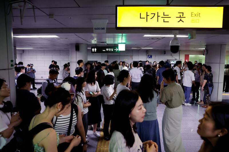 由于薪资争议，南韩首尔地铁3大工会可能在12月12日发起全面罢工。示意图。（路透）