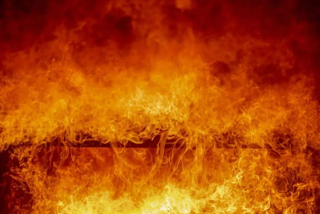 高层起火向上跑还是向下跑?记住这些危急时刻能救命!
