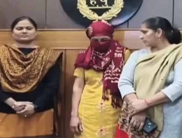 印度一名女子涉嫌杀害4名孩童，包括自己的亲生儿子与3名亲戚家的女童。（撷取自@TrueCrimeUpdat/X）