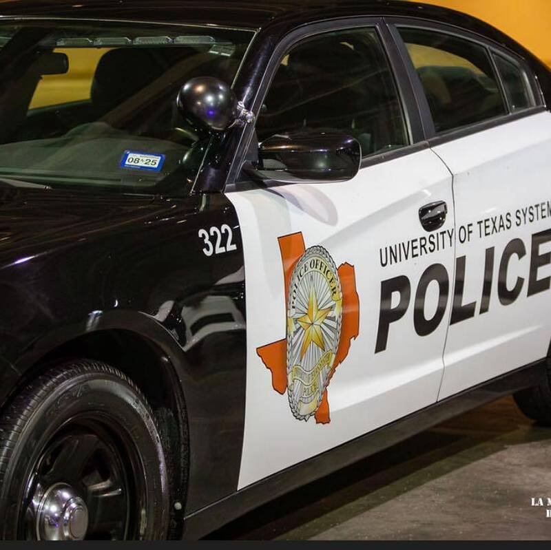 墨西哥海军飞机坠毁在美国德州加尔维斯敦湾。图为加尔维斯敦警车。（图撷自Galveston County Sheriff's Office脸书）