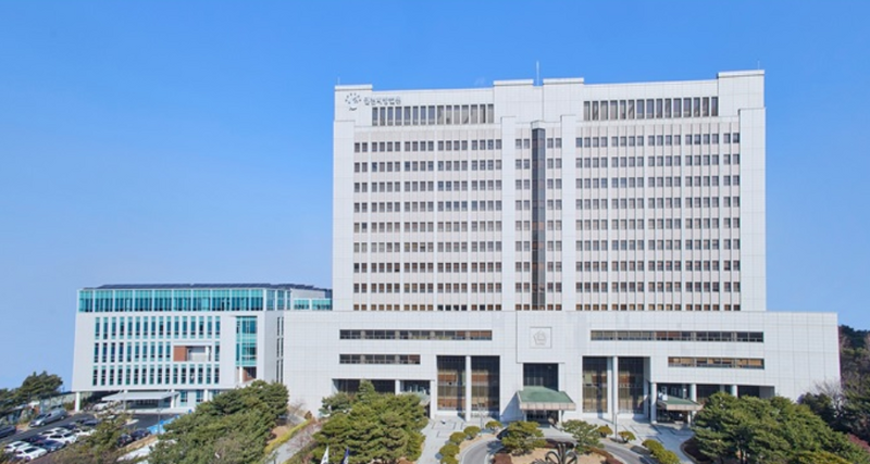 南韩仁川男子将女友勒毙后藏尸在公寓，还定期在屋内除臭除虫长达3年半。图为仁川地方法院。（图撷自仁川地院官网）