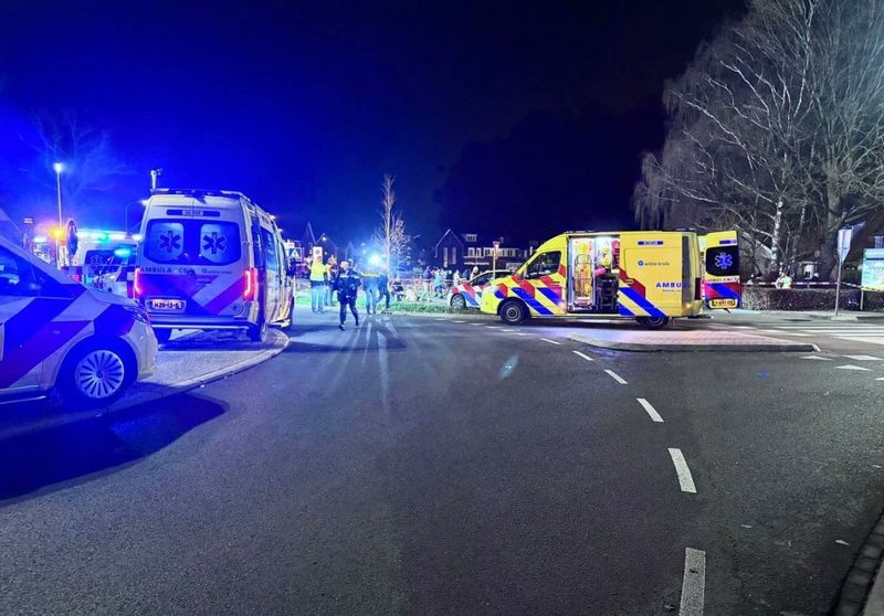 荷兰宁斯佩特镇22日晚间有汽车冲向人群，造成9人受伤。（图撷自「@RealMiBaWi」X帐号）