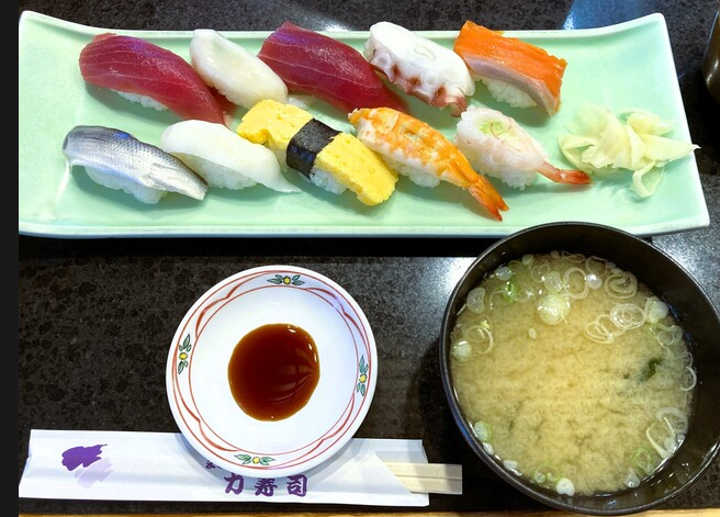 日本宫城县仙台市「力寿司」有28名顾客食物中毒。（图撷自Tabelog）