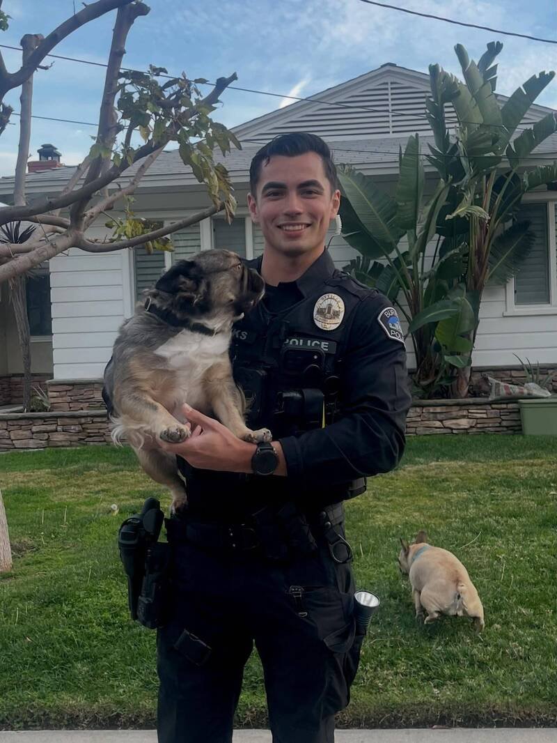 美国洛杉矶伯班克警察局帅员警帕克斯（Parks）在网路上爆红。（图撷取自Burbank Police Department/FB）