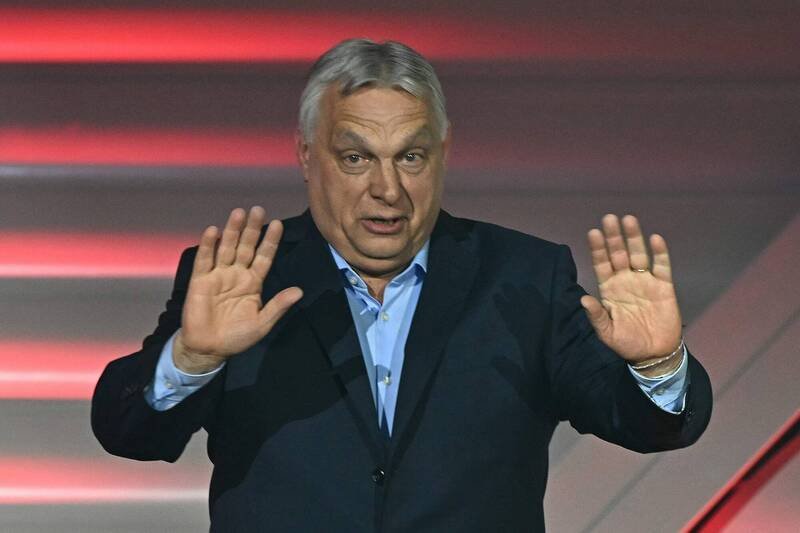 执政16年的匈牙利总理奥班（Viktor Orban）在12日举行的国会选举中落败。（法新社）