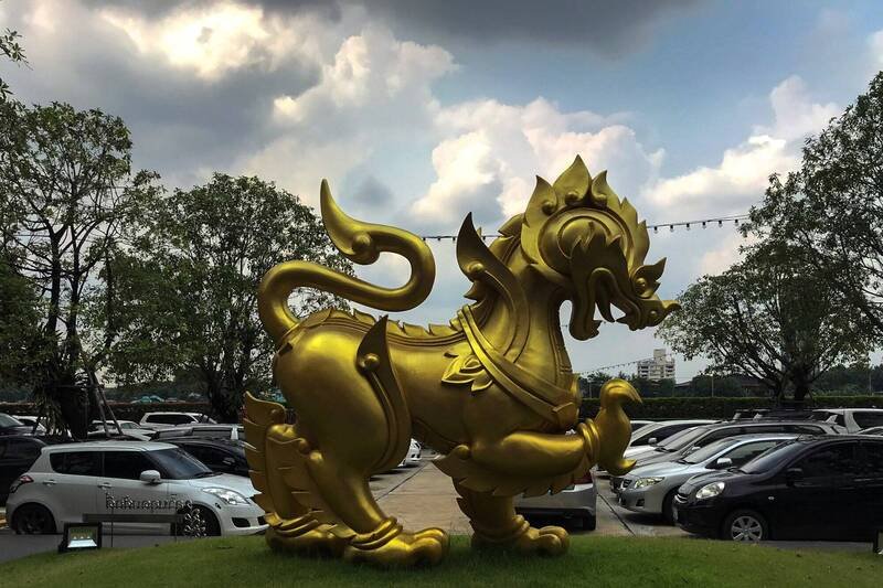 泰国啤酒品牌「胜狮啤酒」（Singha Beer）家族爆出「兄弟性侵」乱伦丑闻。图为「胜狮啤酒」标志。（路透）