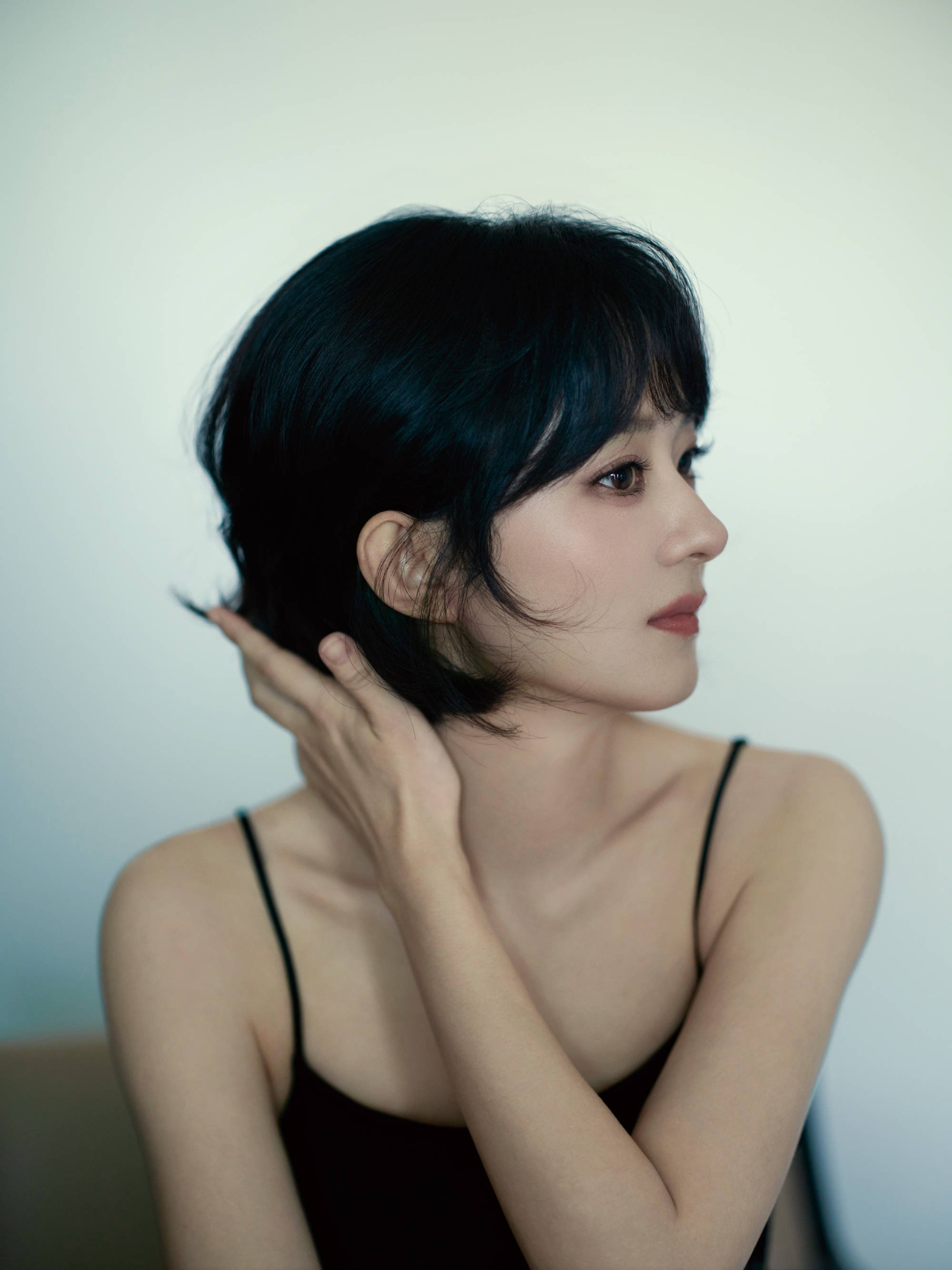 赵丽颖的侧颜好漂亮。