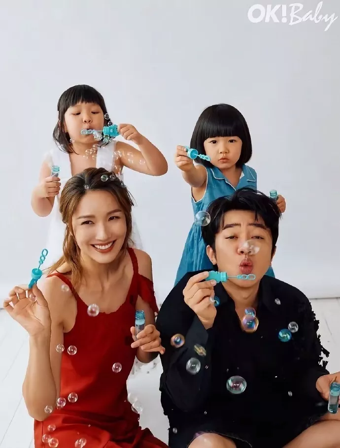 王祖蓝两个女儿一个像爸一个像妈,鼻子"精准遗传"爸爸