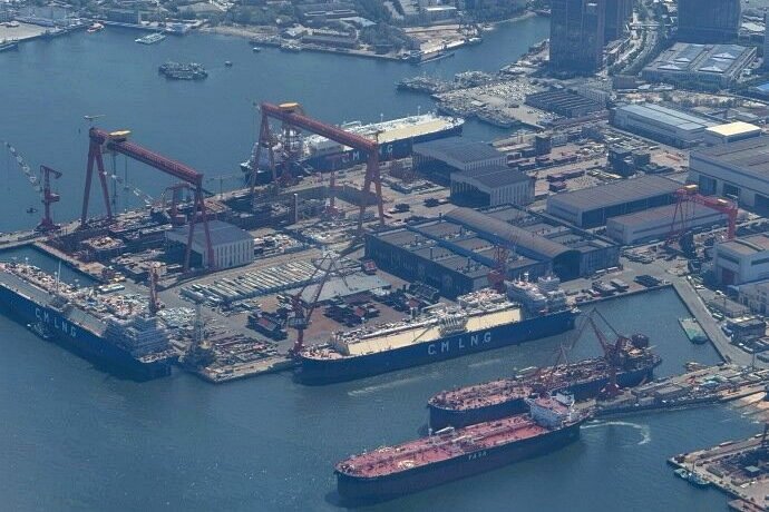 美国军事网站「战区」(TWZ)公布最新卫星影像指出,外界普遍称为004型的航舰正... 美国军事网站「战区」(TWZ)公布最新卫星影像指出,外界普遍称为004型的航舰正...