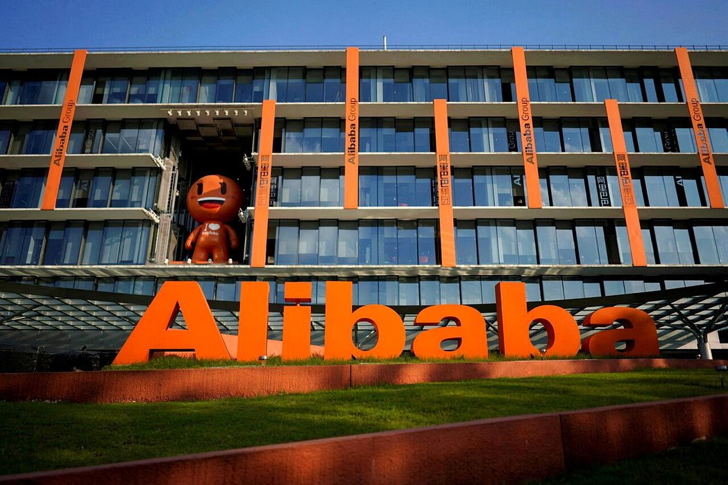 在阿里巴巴宣布新股配售计划后,集团主席蔡崇信、CEO吴泳铭分别出手增持合计约港币... 在阿里巴巴宣布新股配售计划后,集团主席蔡崇信、CEO吴泳铭分别出手增持合计约港币...
