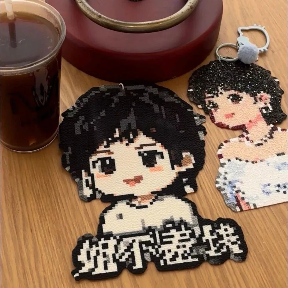 姚安娜收到粉丝送的姐不差钱拼豆!跪地给粉丝签名,很圈粉