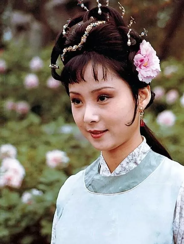 结婚23年她的内衣都是丈夫洗,在丈夫入狱后,她为夫还债三千万