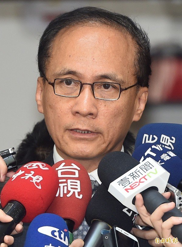 针对尼伯特强台将来袭，行政院院长林全今天在行政院院会中表示，尼伯特台风是对台湾威胁很大的强烈台风，请中央相关防灾救灾部会做好防灾工作，与各地方政府加强因应措施。（资料照，记者廖振辉摄）
