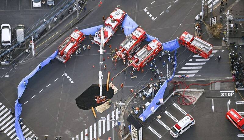 日本埼玉县八潮市卡车司机掉进天坑，3个月才寻获遗体，家属如今提出国赔。（路透）